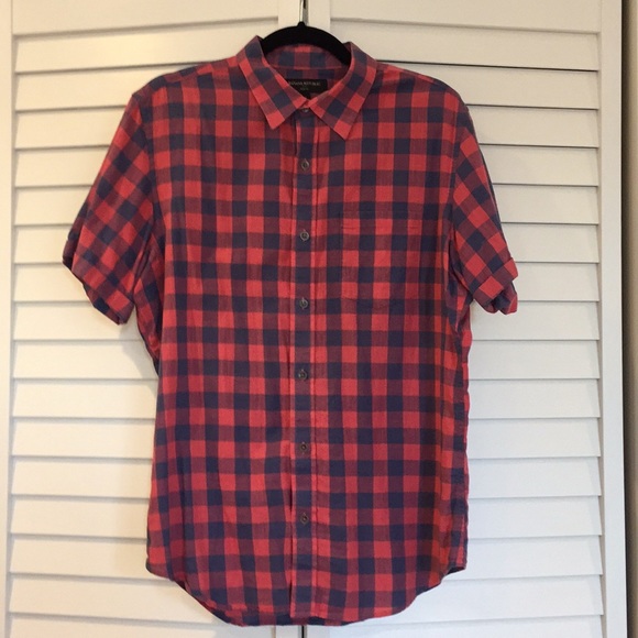 M Banana Republic Short Sleeve Button-Down - Picture 1 of 2